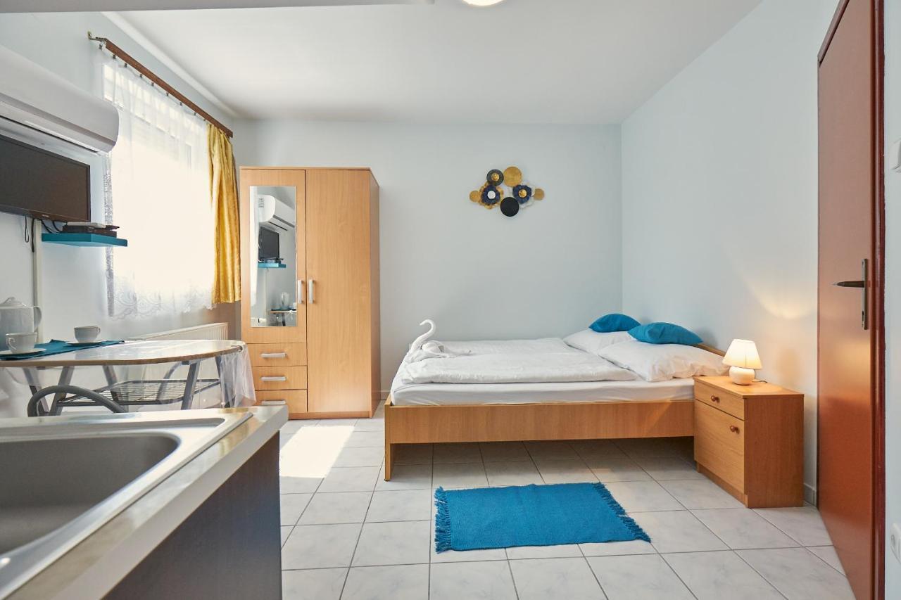 Amulett Studios Apartment ハイデゥソボスロー エクステリア 写真