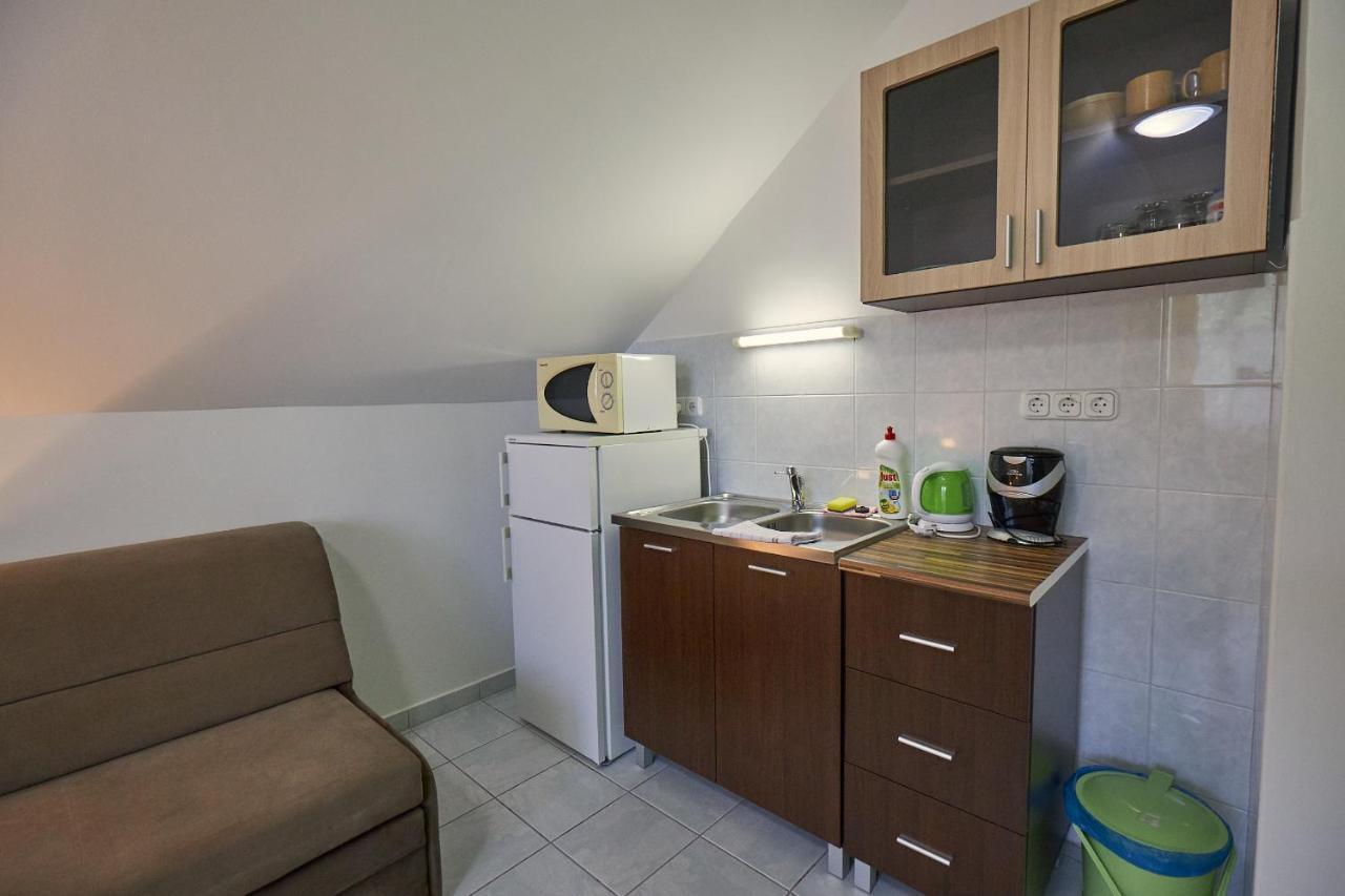 Amulett Studios Apartment ハイデゥソボスロー エクステリア 写真