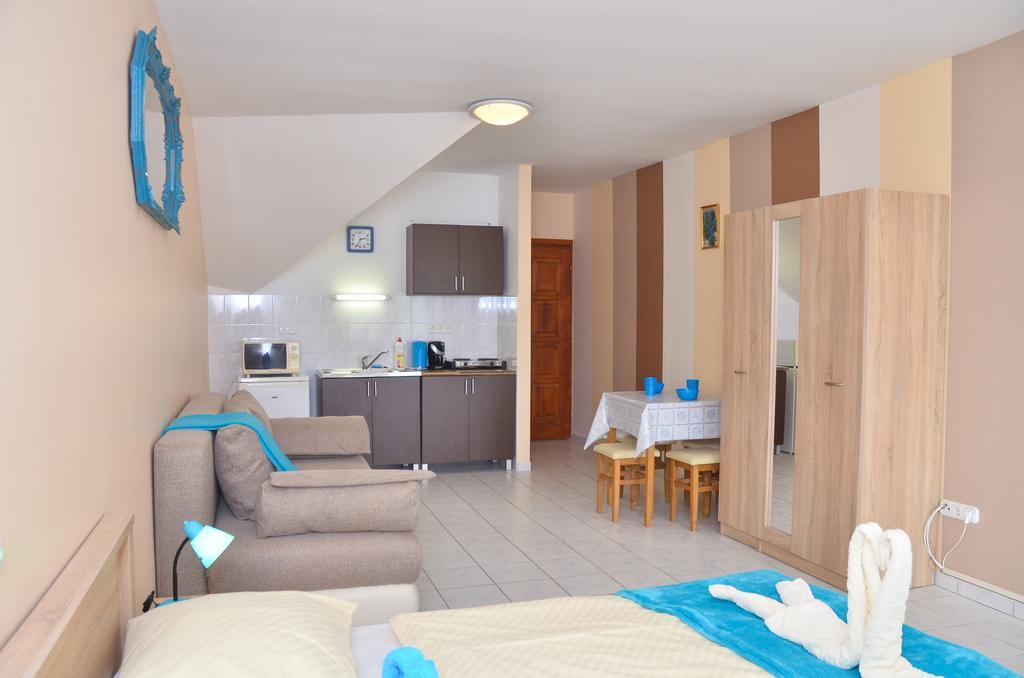 Amulett Studios Apartment ハイデゥソボスロー エクステリア 写真